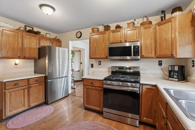 606 Timberlane Drive, Kendallville, IN 46755