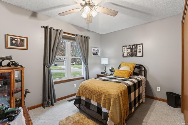 606 Timberlane Drive, Kendallville, IN 46755