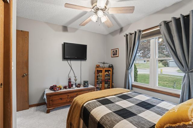 606 Timberlane Drive, Kendallville, IN 46755