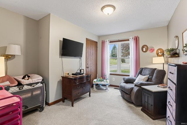 606 Timberlane Drive, Kendallville, IN 46755