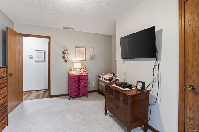 606 Timberlane Drive, Kendallville, IN 46755