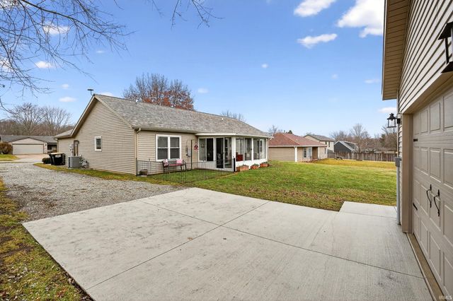 606 Timberlane Drive, Kendallville, IN 46755