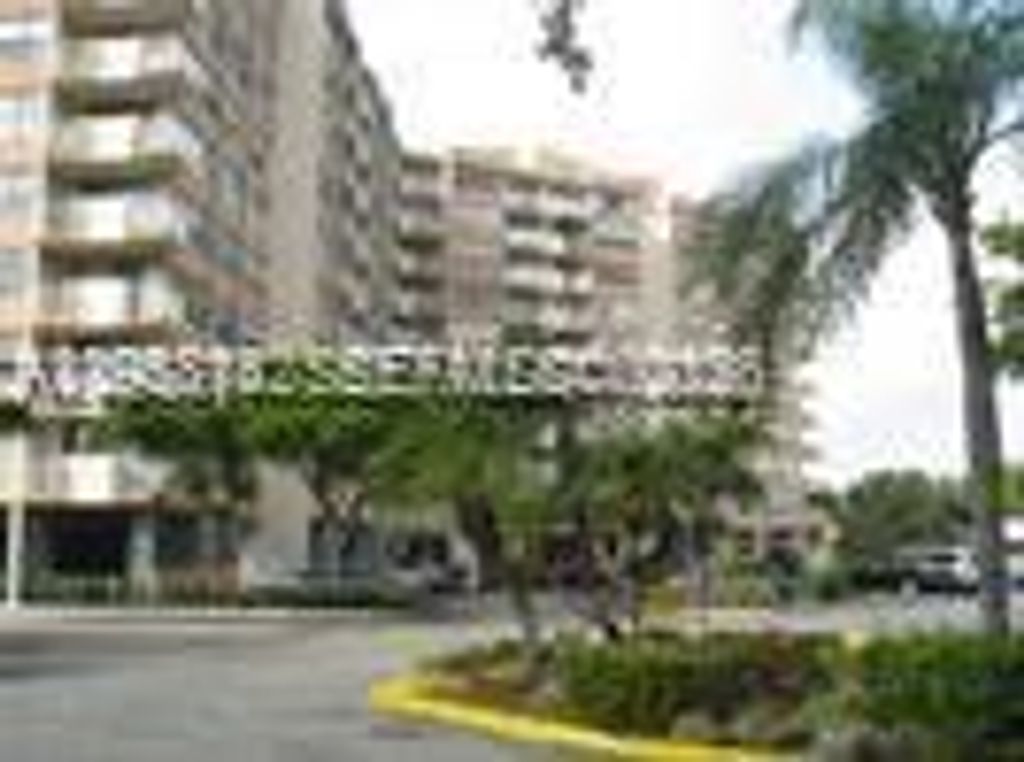 1200 NE Miami Gardens Dr 315W, Miami, FL 33179