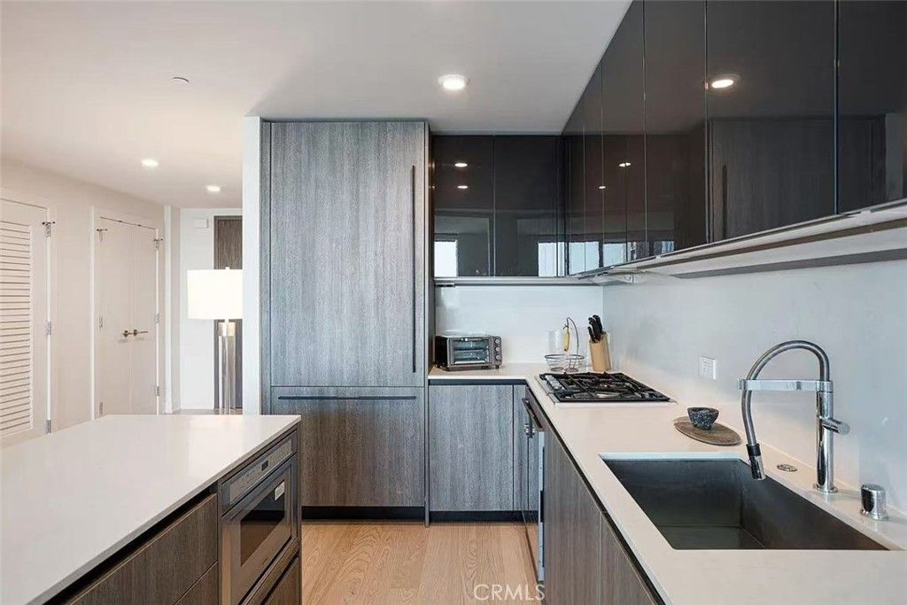 Image 3 of property listing at 338 main st 26D, San Francisco, CA 94105