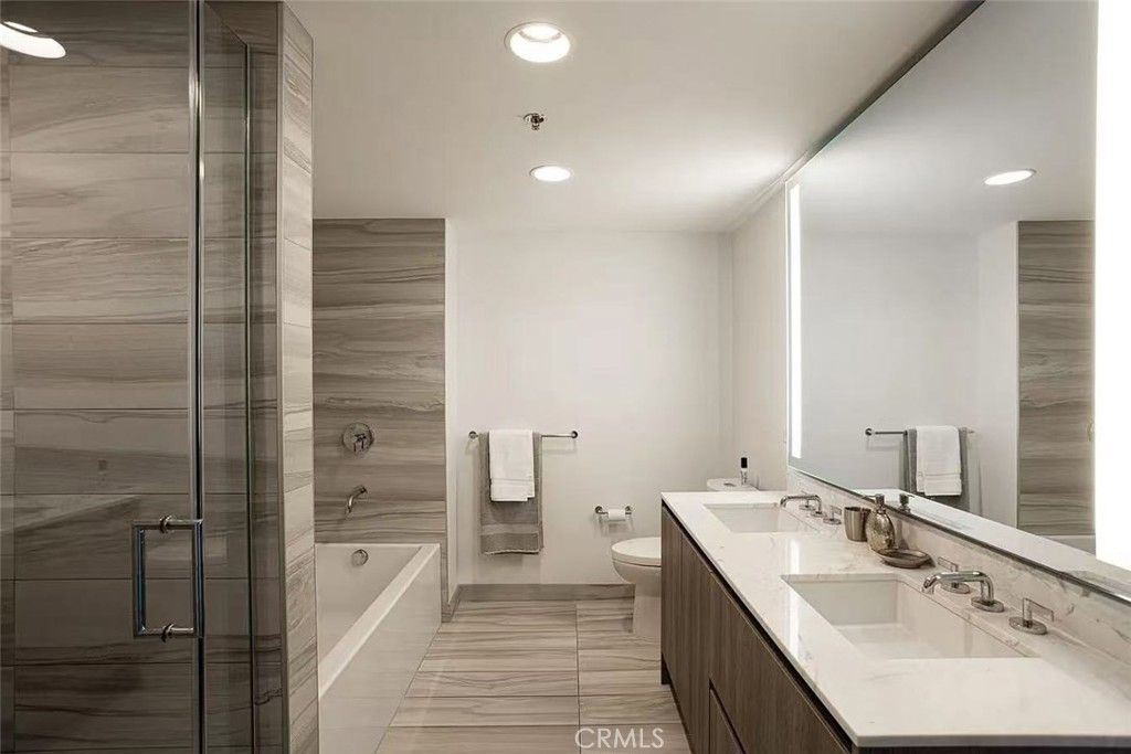 Image 5 of property listing at 338 main st 26D, San Francisco, CA 94105