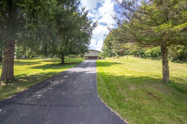 N7403 Switzke ROAD, Watertown, WI 53094