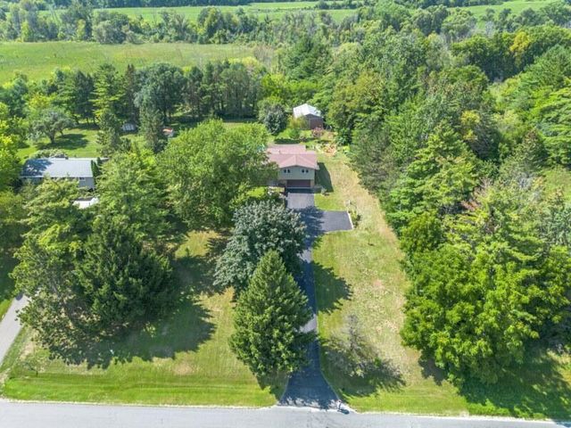 N7403 Switzke ROAD, Watertown, WI 53094
