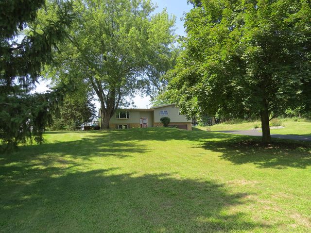 N7403 Switzke ROAD, Watertown, WI 53094