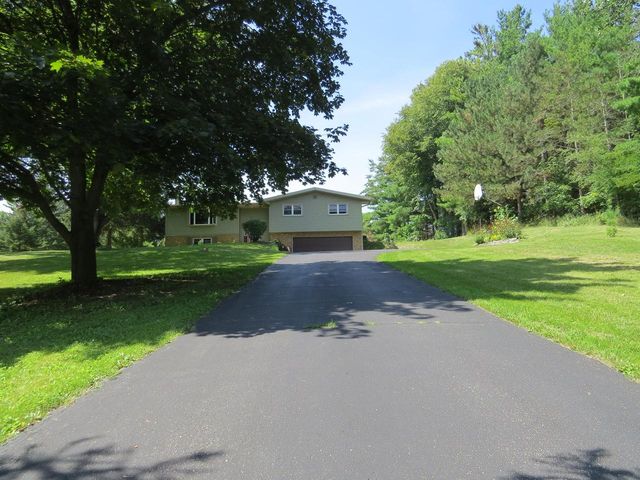 N7403 Switzke ROAD, Watertown, WI 53094