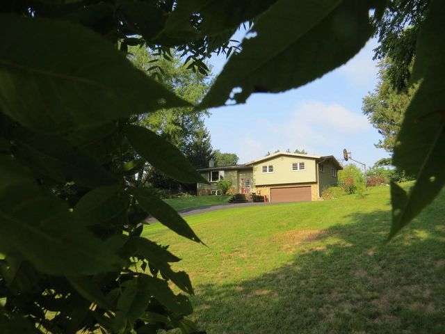 N7403 Switzke ROAD, Watertown, WI 53094