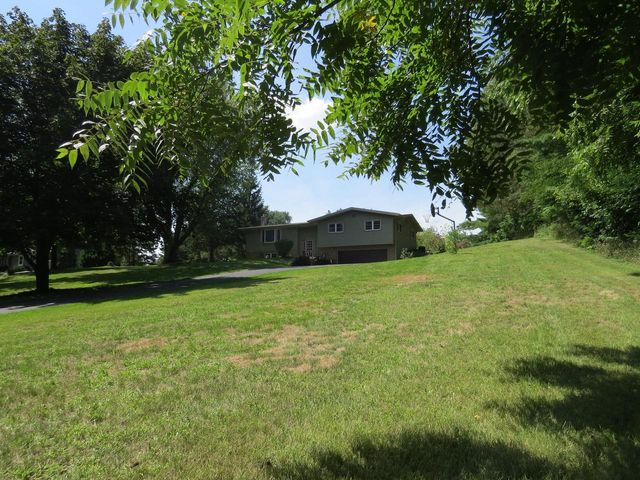 N7403 Switzke ROAD, Watertown, WI 53094