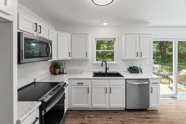 410 Saint Anthony Drive, Godfrey, IL 62035