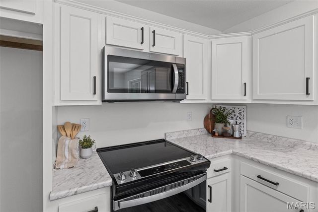 410 Saint Anthony Drive, Godfrey, IL 62035