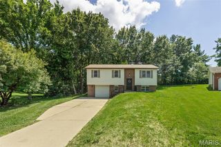 410 Saint Anthony Drive, Godfrey, IL 62035