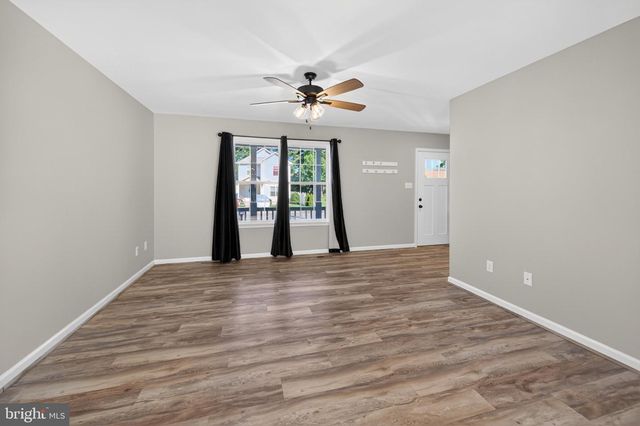 207 S LOUDOUN ST, Strasburg, VA 22657