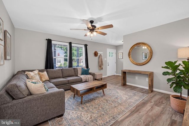 207 S LOUDOUN ST, Strasburg, VA 22657