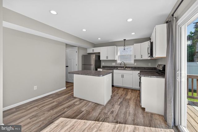 207 S LOUDOUN ST, Strasburg, VA 22657