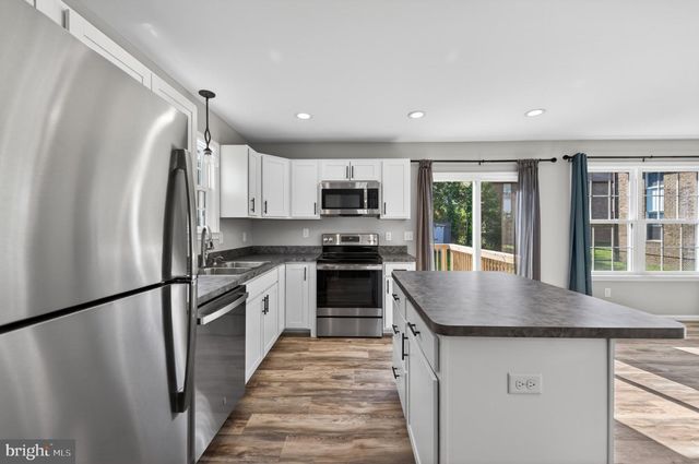 207 S LOUDOUN ST, Strasburg, VA 22657