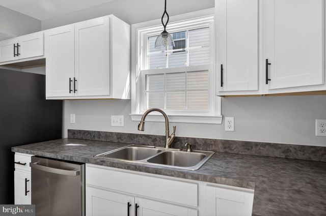 207 S LOUDOUN ST, Strasburg, VA 22657