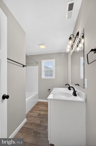 207 S LOUDOUN ST, Strasburg, VA 22657