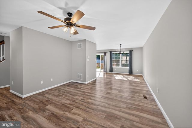 207 S LOUDOUN ST, Strasburg, VA 22657