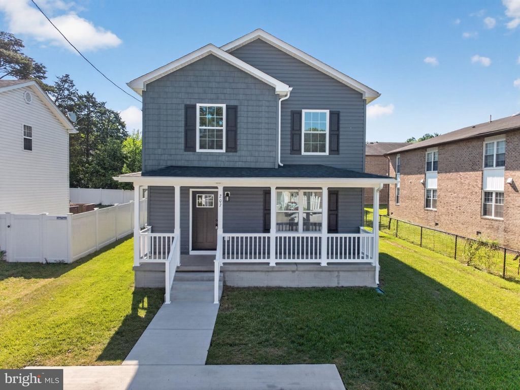 207 S LOUDOUN ST, Strasburg, VA 22657