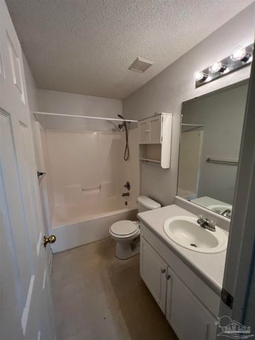 4966 Berkeley Forest Blvd, Gulf Breeze, FL 32563