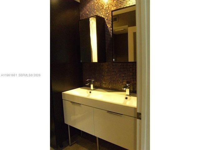 2642 NW 33rd St 1905, Oakland Park, FL 33309