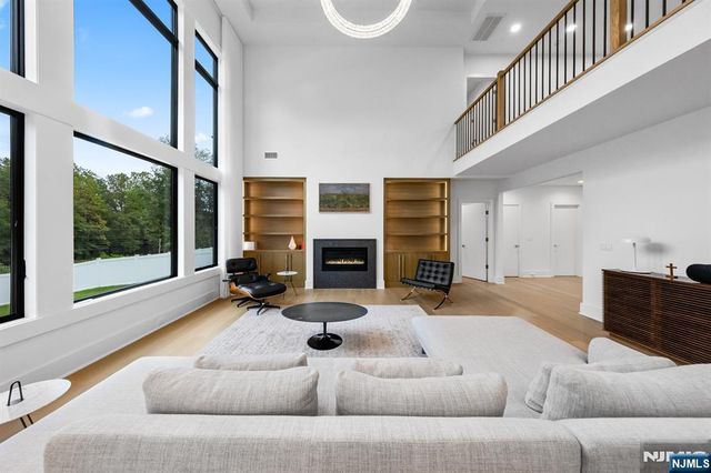 4 Wedgehill Lane, Montvale, NJ 07645