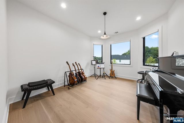 4 Wedgehill Lane, Montvale, NJ 07645