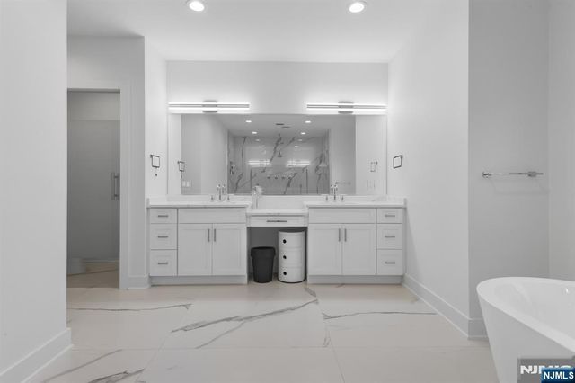 4 Wedgehill Lane, Montvale, NJ 07645