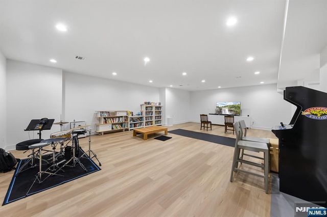 4 Wedgehill Lane, Montvale, NJ 07645