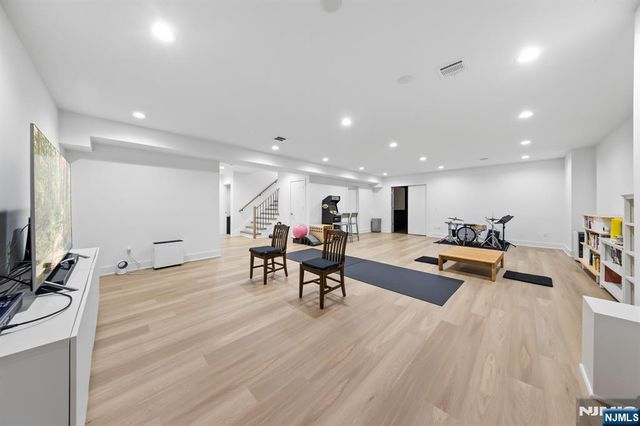 4 Wedgehill Lane, Montvale, NJ 07645