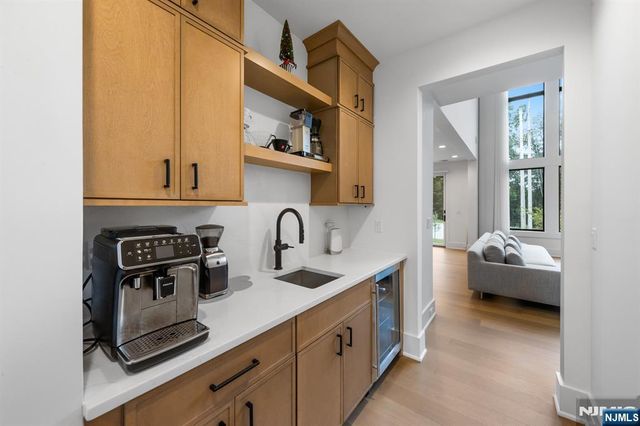 4 Wedgehill Lane, Montvale, NJ 07645