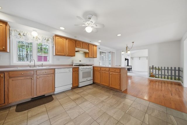 9 Photine Dr, Lowell, MA 01854