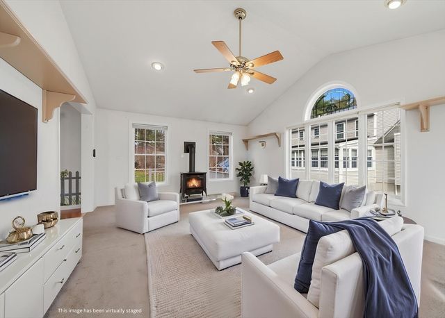 9 Photine Dr, Lowell, MA 01854