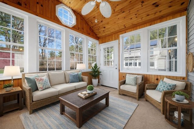 9 Photine Dr, Lowell, MA 01854