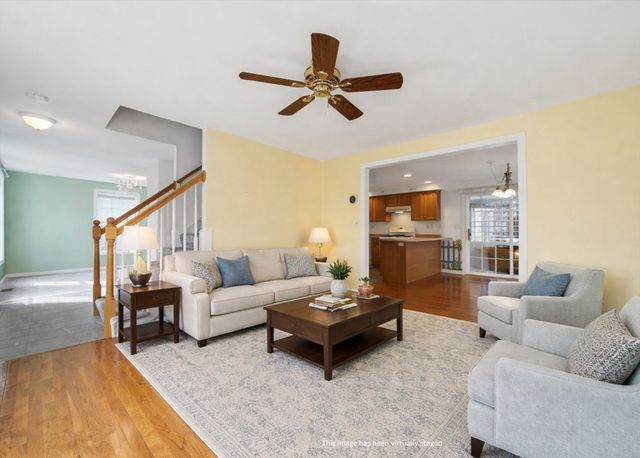 9 Photine Dr, Lowell, MA 01854