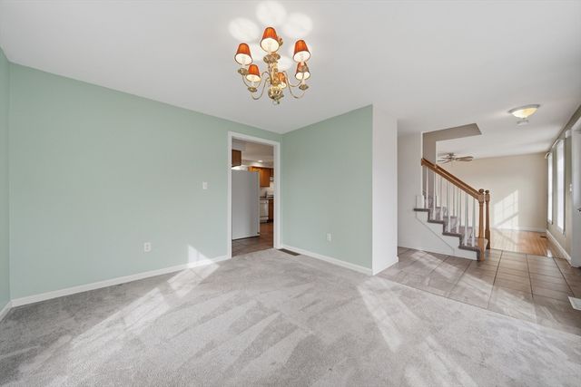 9 Photine Dr, Lowell, MA 01854