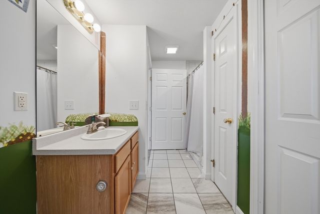 9 Photine Dr, Lowell, MA 01854