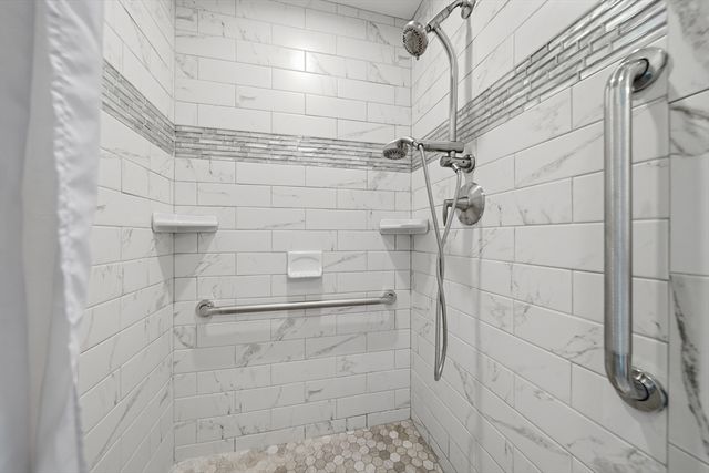 9 Photine Dr, Lowell, MA 01854