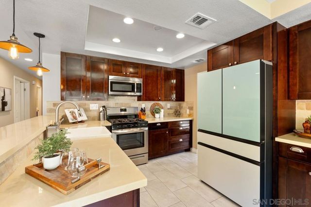 9454 Oviedo St, San Diego, CA 92129