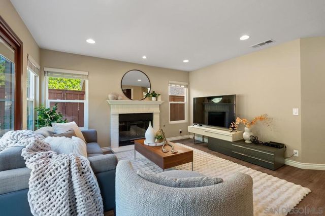 9454 Oviedo St, San Diego, CA 92129