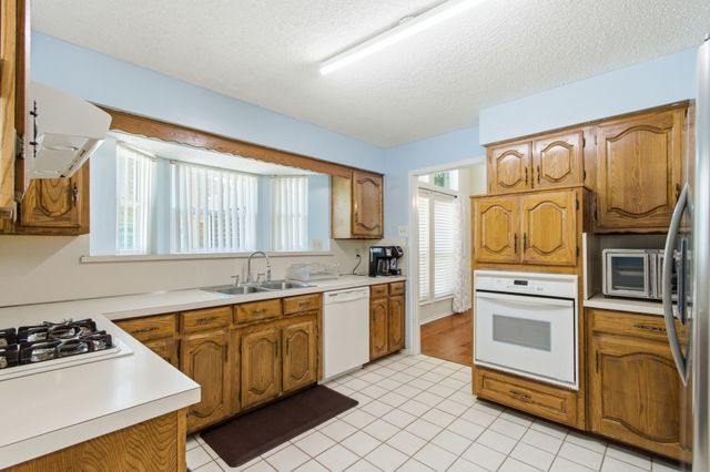 638 Park Lane, Highland Village, TX 75077
