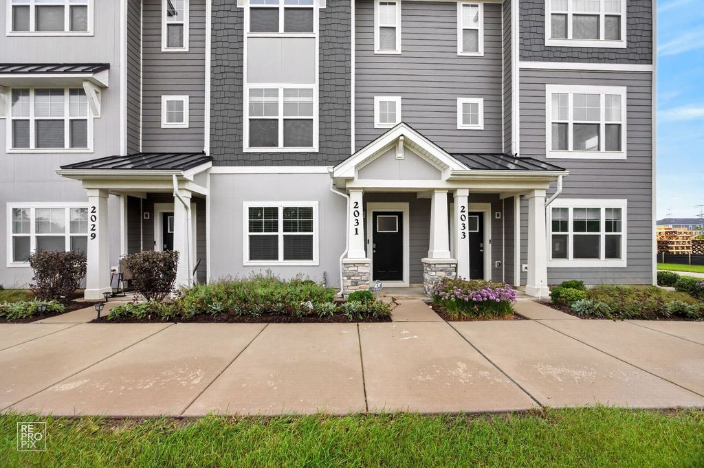 2031 Sequoia Avenue, Mundelein, IL 60060