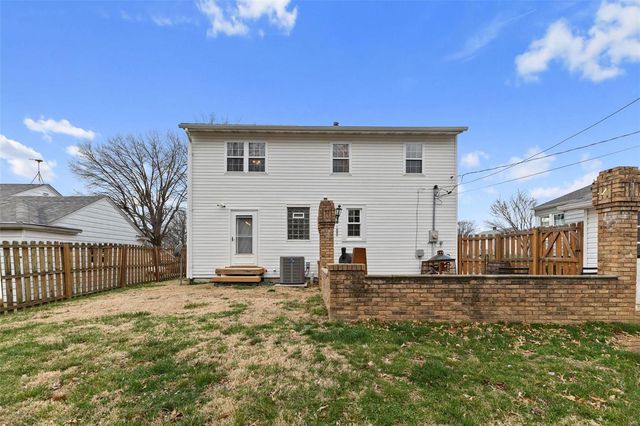 212 W Washington Street, Columbia, IL 62236
