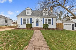 212 W Washington Street, Columbia, IL 62236