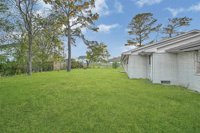 7954 Booker St, Houston, TX 77028