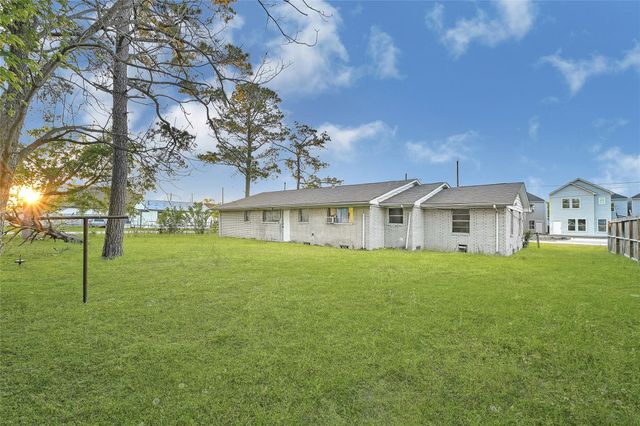 7954 Booker St, Houston, TX 77028