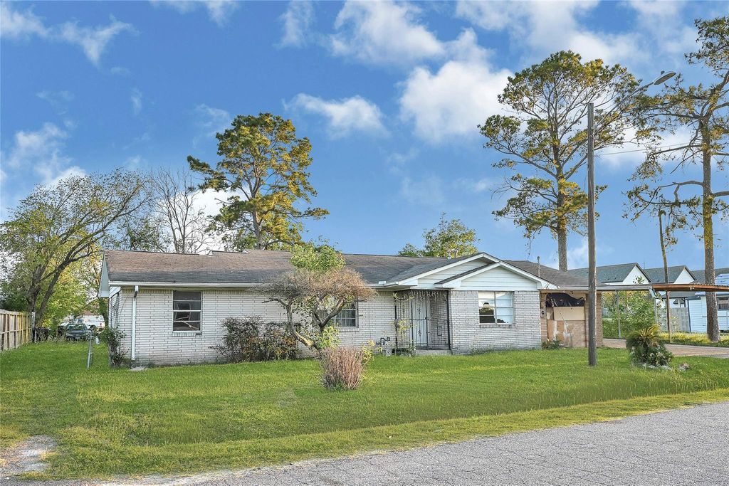 7954 Booker St, Houston, TX 77028